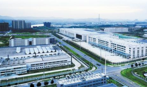 <strong>江苏省内首个五轴精细加工车间，从落户南京经开区到试产仅用一个月时间</strong>